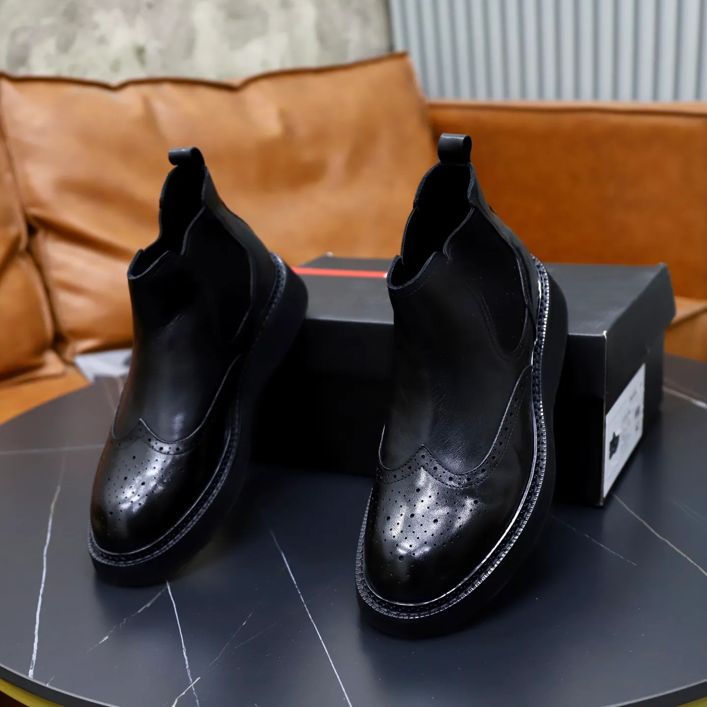 Ex-factory price: 680💰🙅‍♂️🙅‍♂️🙅‍♂️Fellow lining Cowhide lining Brand: PRADA Standard code: 38-44 (45 customized) Grade: Same style as the official website Material: Original high-grade cowhide surface Comfortable velvet lining Cowhide lining optional Non-slip soft wear-resistant outsole Style category: Men's fashionable casual boots Distinguished luxury brand elements Top luxury color: actual picture color